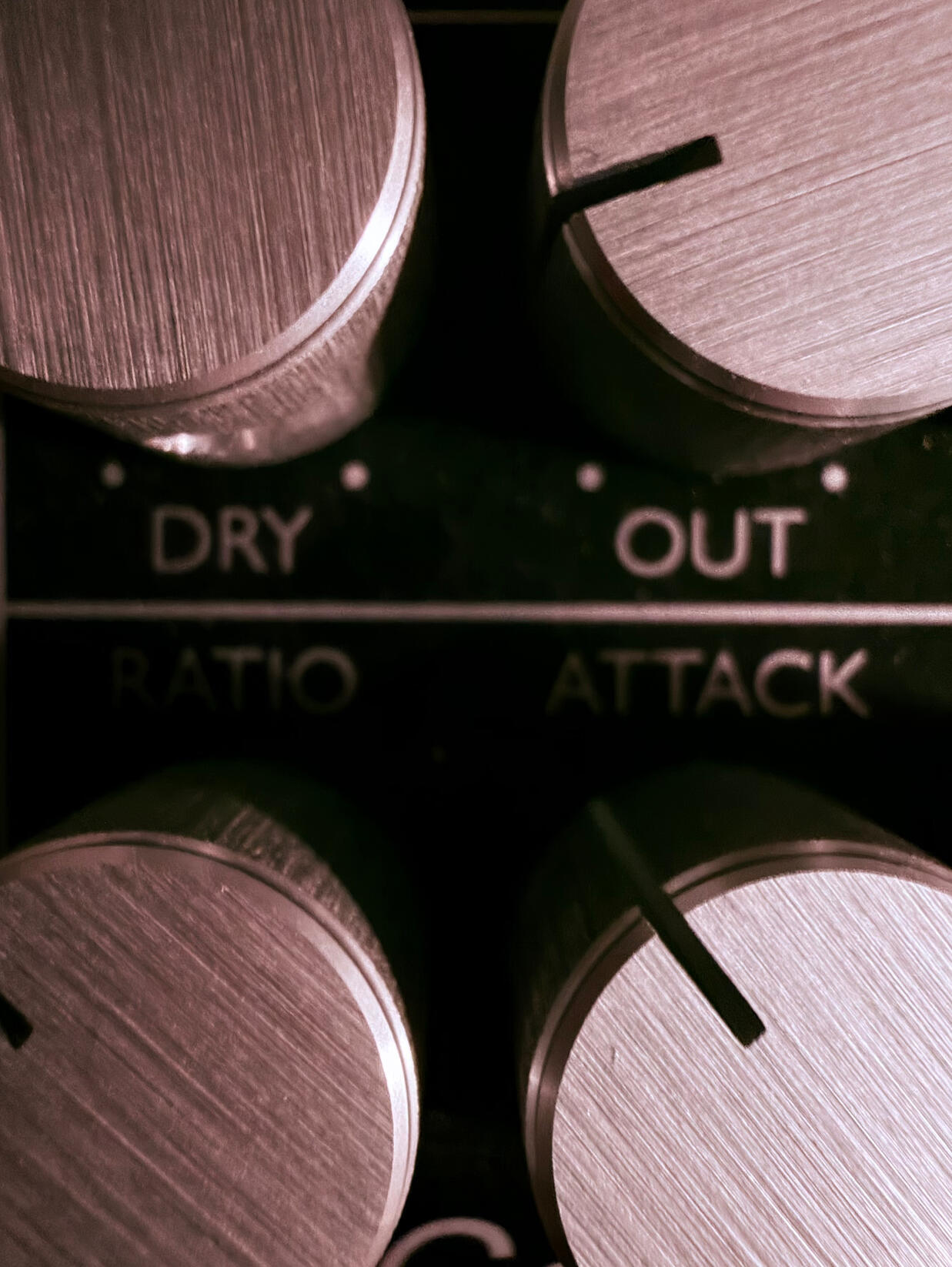 alt=Linde Mastering logo and studio setup